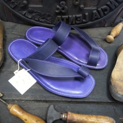 LEATHER SANDALS