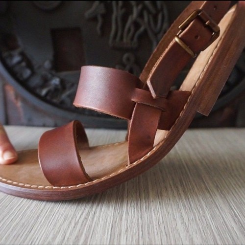 LEATHER SANDALS